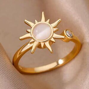 Gold Sun Spinner Ring – Rotating Celestial Design with White Stone & Crystal
